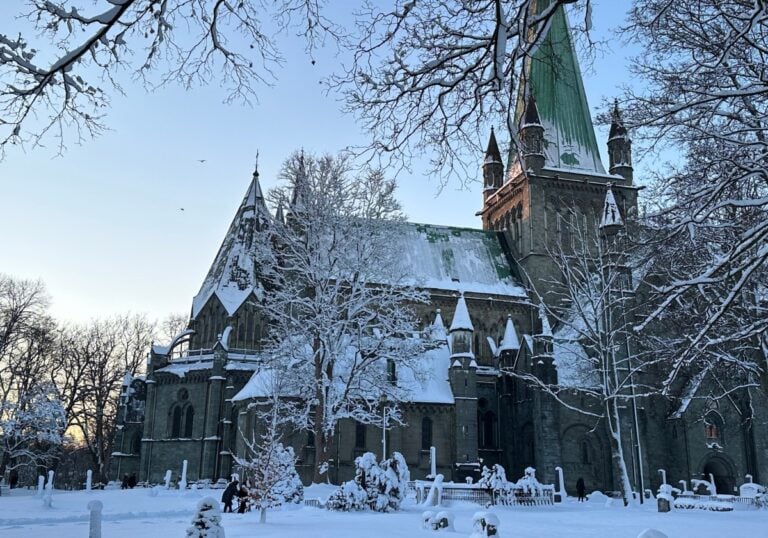 The grounds of Nidaros Cathedral in the snow.