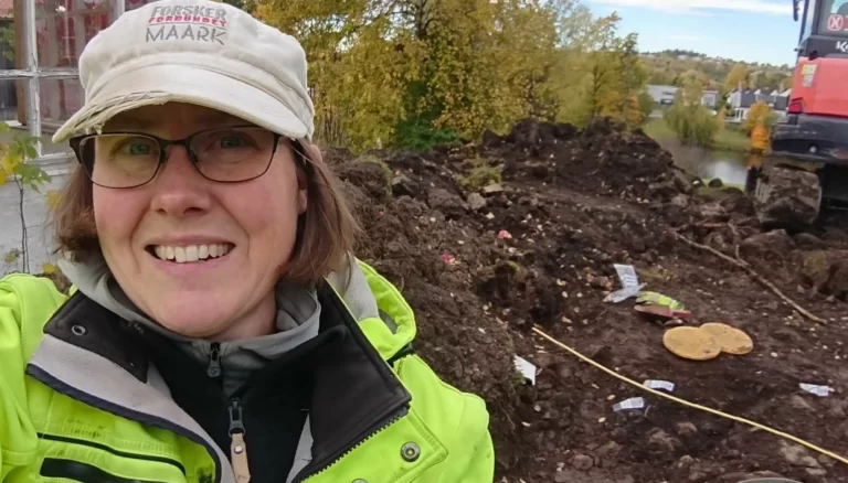 Archaeologist Marianne Bugge Kræmer with the view from the discovery site. Holmendammen can be seen in the background. Click to add image caption. Photo: Byantikvaren in Oslo.