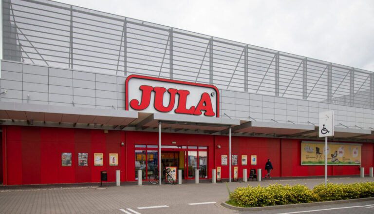 Jula is one of several DIY and home improvement stores. Photo: Malgosia Janicka / Shutterstock.com.