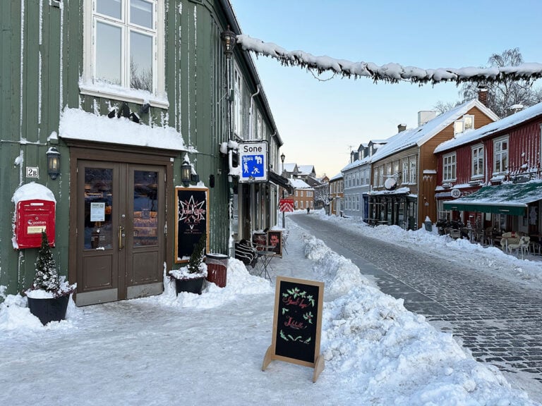 Coffee shop on Bakklandet in the winter.
