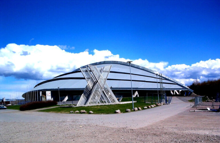 Speed skating was held at Vikingskipet, Hamar. Photo: Torstein Frogner / Wikimedia.