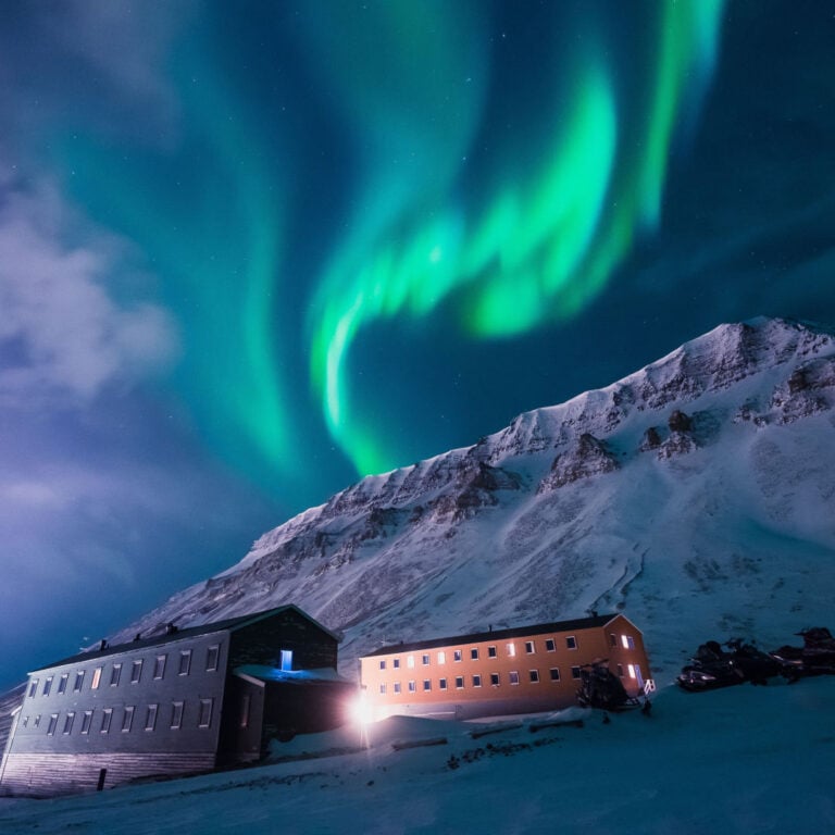 A northern lights display above Longyearbyen.
