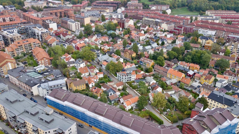 มุมมองจากโดรนของ Rodeløkka ในออสโล นอร์เวย์  ภาพถ่ายโดย Kjetil Ree / Wikimedia Norge