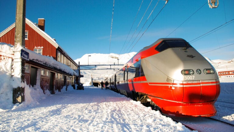 A Bergen line train at Finse station. Photo: Ingolf Nistad / Shutterstock.com.