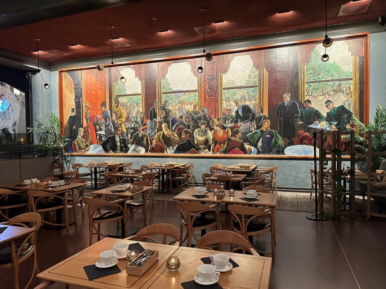 Grand Cafe breakfast room.