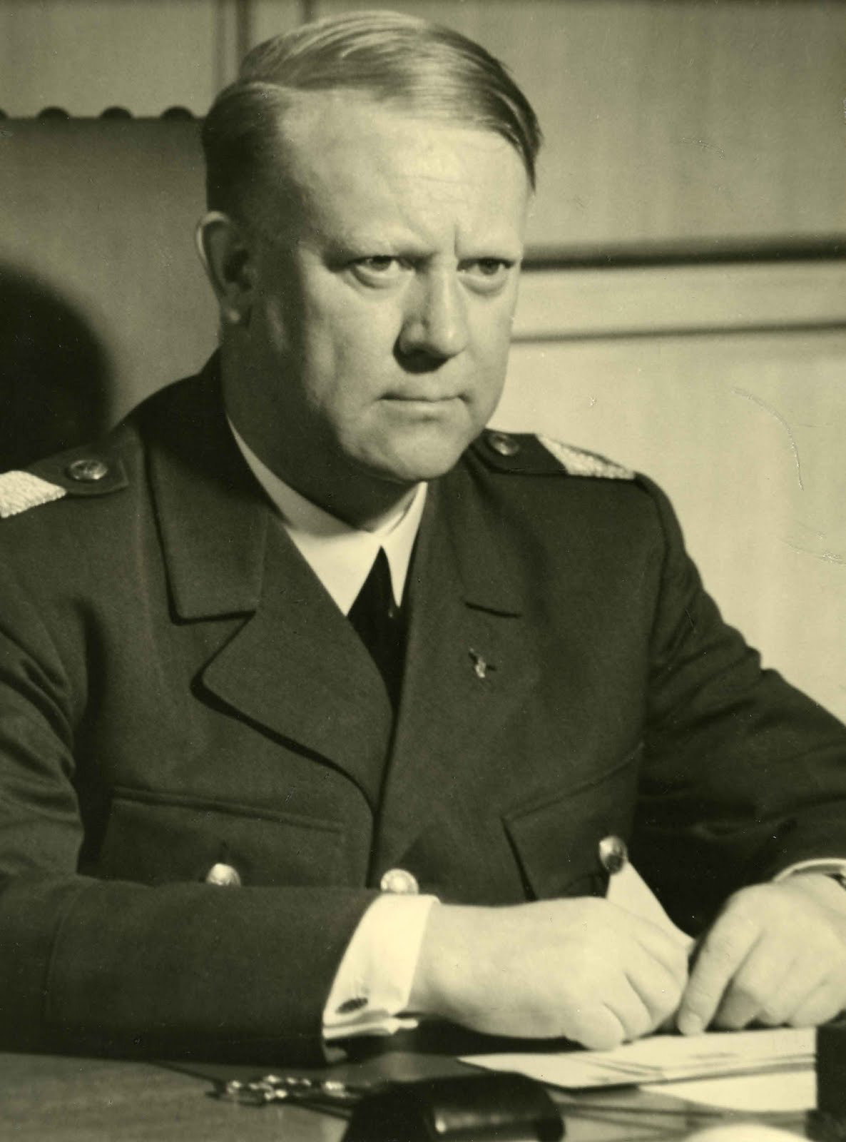 A portrait image of Vidkun Quisling.