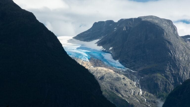 Jostedalsbreen glacier feeds Lovatnet lake.