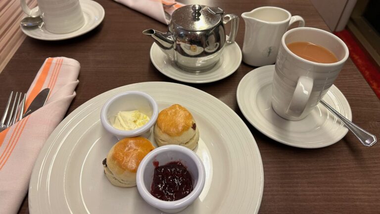 Inclusive afternoon tea in the buffet restaurant.