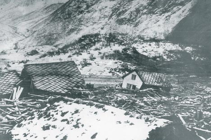 Settlement of Bødal after the rock avalanche and waves in 1905.