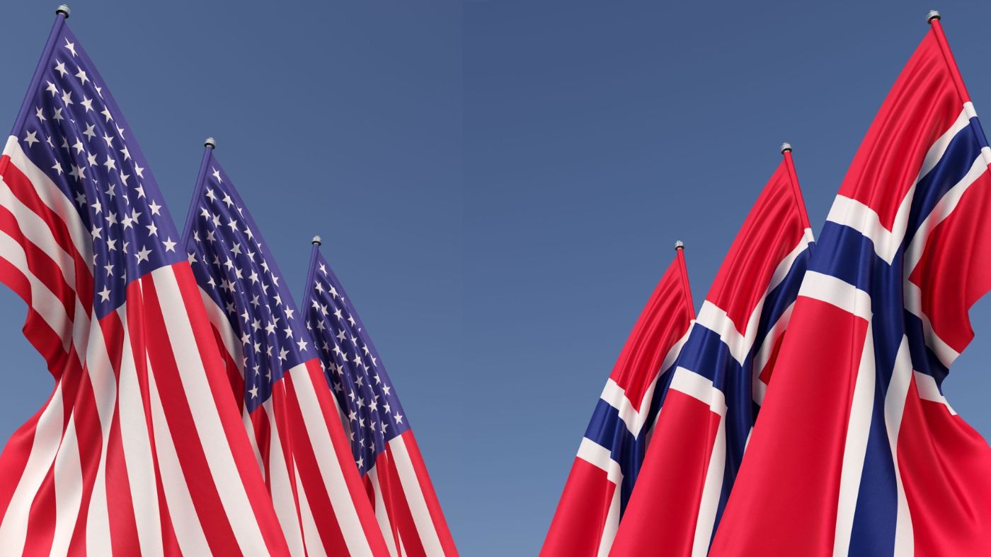 Flags of the USA and Norway.