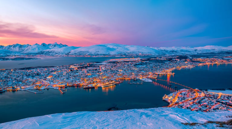 A stunning Tromsø sunset from the Storsteinen mountain.