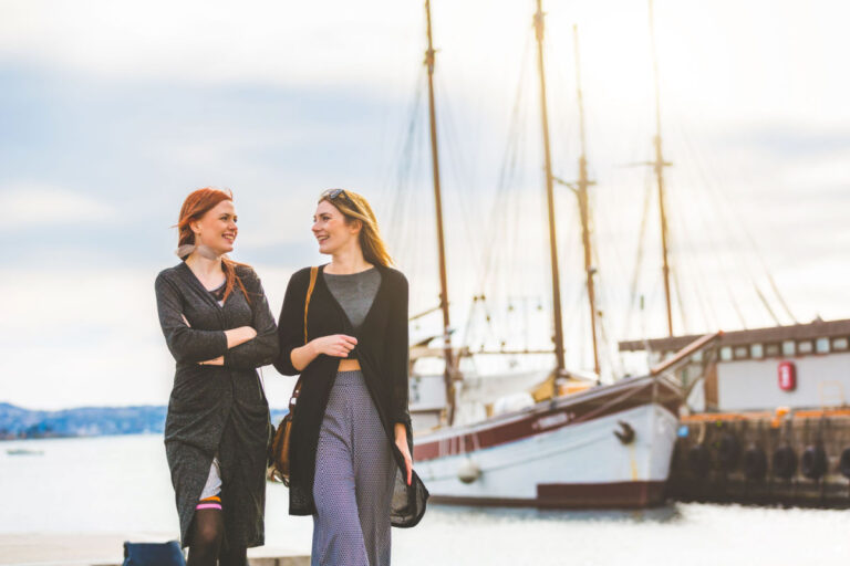 Female students walking in Oslo harbour.