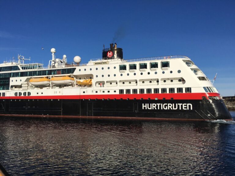 Hurtigruten vessel Midnatsol.