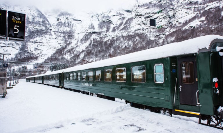 Flåm railway in the winter. Photo: In Green / Shutterstock.com.
