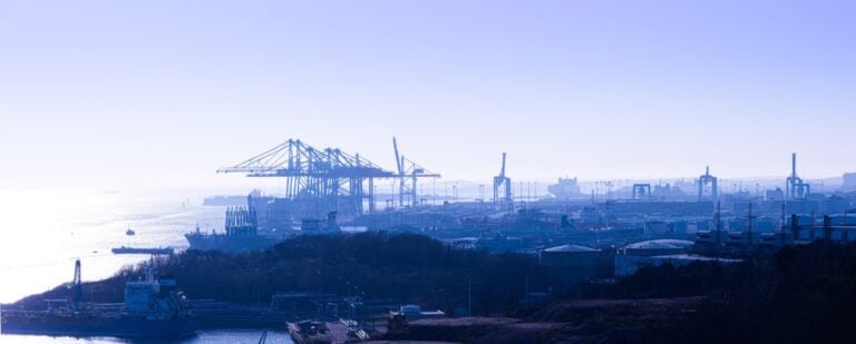 Port of Gothenburg in the evening. Photo: Trygve Finkelsen / Shutterstock.com.