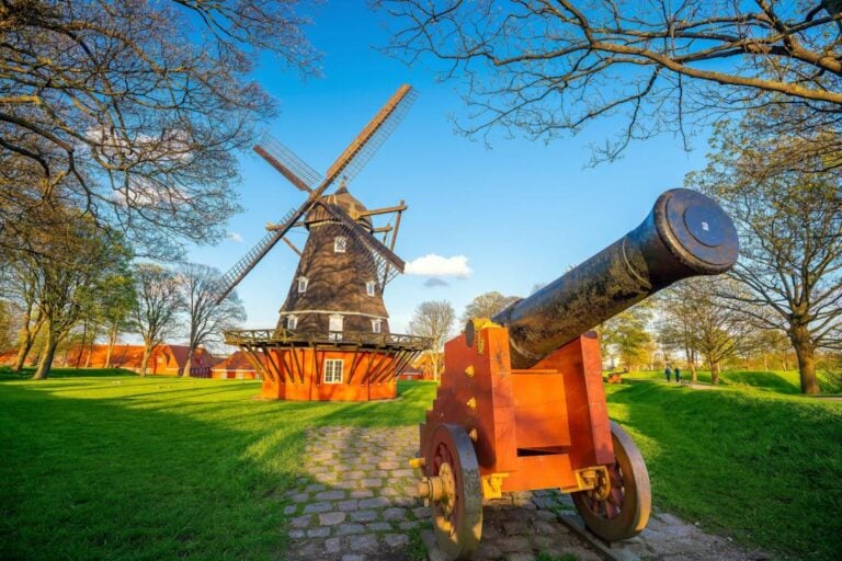 Windmill and cannon at Kastellet.