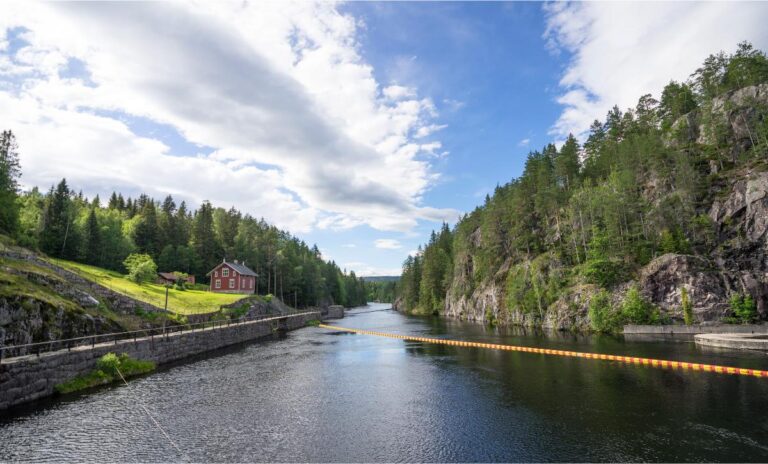 Downstream of Vrangfoss locks. Photo: Ingrid Pakats / Shutterstock.com.