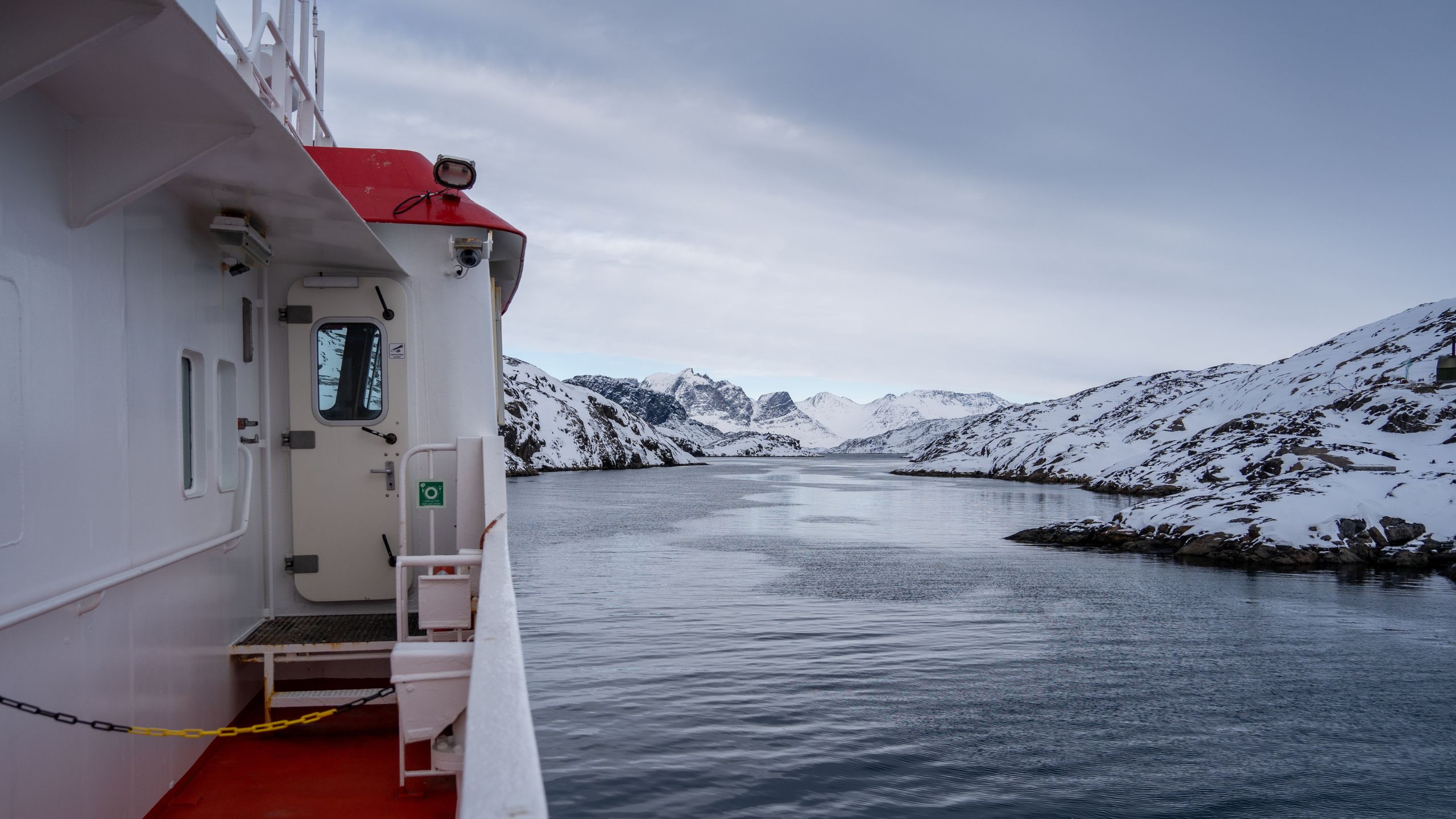 Sarfaq Ittuk (Arctic Umiaq Line) passenger ship close to Maniitsoq, Greenland. Photo: Lasse Jesper Pedersen / Shutterstock.com.