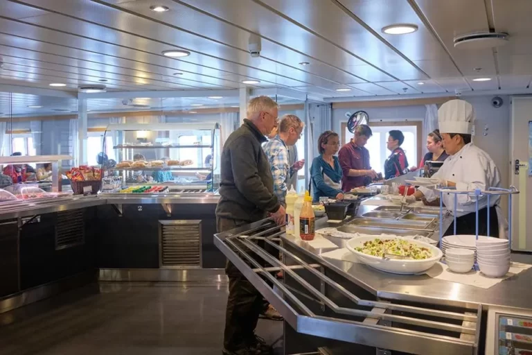 Cafe Sarfaq provides hot meals to passengers on the Greenland coastal ferry. Photo: Lisa Germany / Visit Greenland.