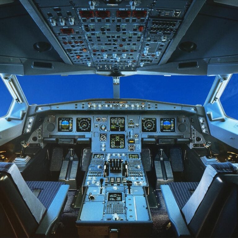 Airbus A340 cockpit. Photo: SAS.