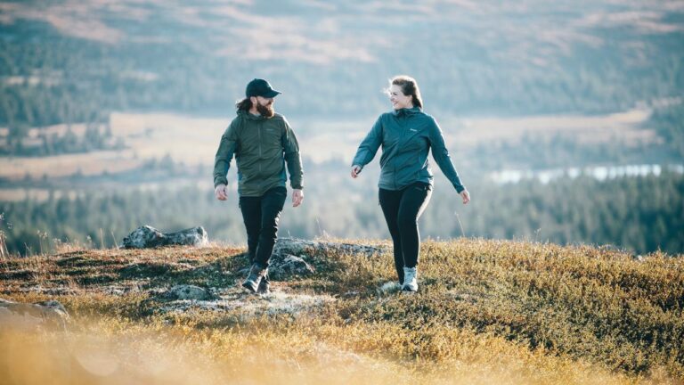 Hikers in Bergans of Norway gear. Photo: Bergans.