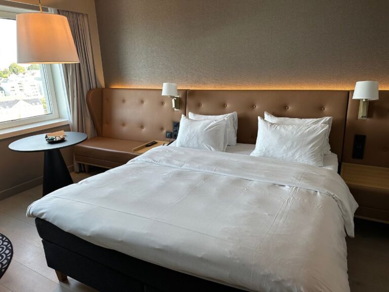 Double bed in Stavanger hotel room.