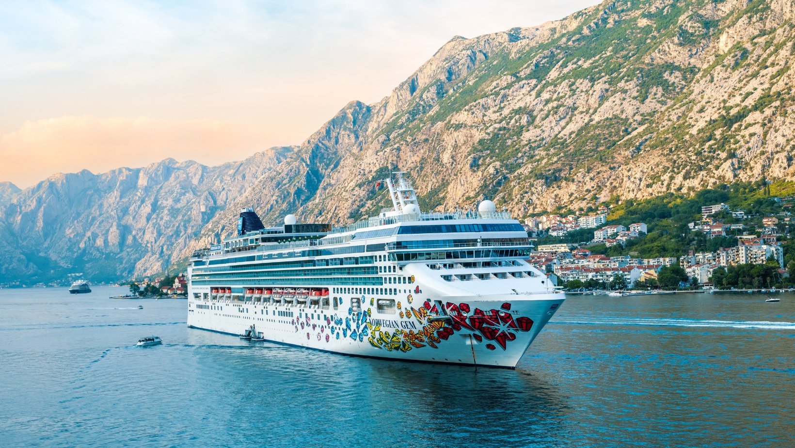 NCL Norwegian Gem cruise ship sailing away from Kotor, Montenegro. Photo: Nancy Pauwels / Shutterstock.com.