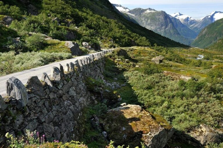 Guard stones line some of the route of the old Stryn mountain road in Norway. Photo: Roger Ellingsen / Statens vegvesen.
