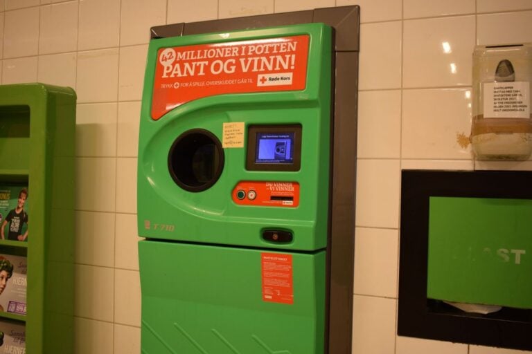 Pant bottle deposit machine in Norway. Photo: SiljeAO / Shutterstock.com.