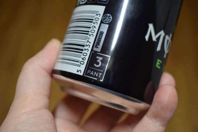 Three kroner pant charge on a drinks can in Norway. Photo: SiljeAO / Shutterstock.com.