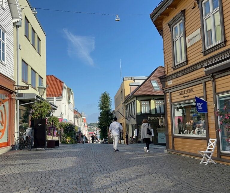 A street scene in Stavanger city centre. Photo: David Nikel.