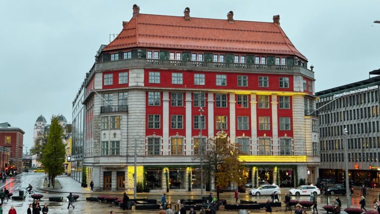 Amerikalinjen hotel on Jernbanetorget, Oslo, Norway. Photo: David Nikel.