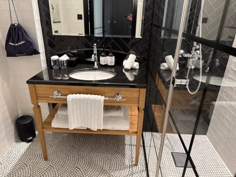 Stylish bathroom in Amerikalinjen hotel. Photo: David Nikel.