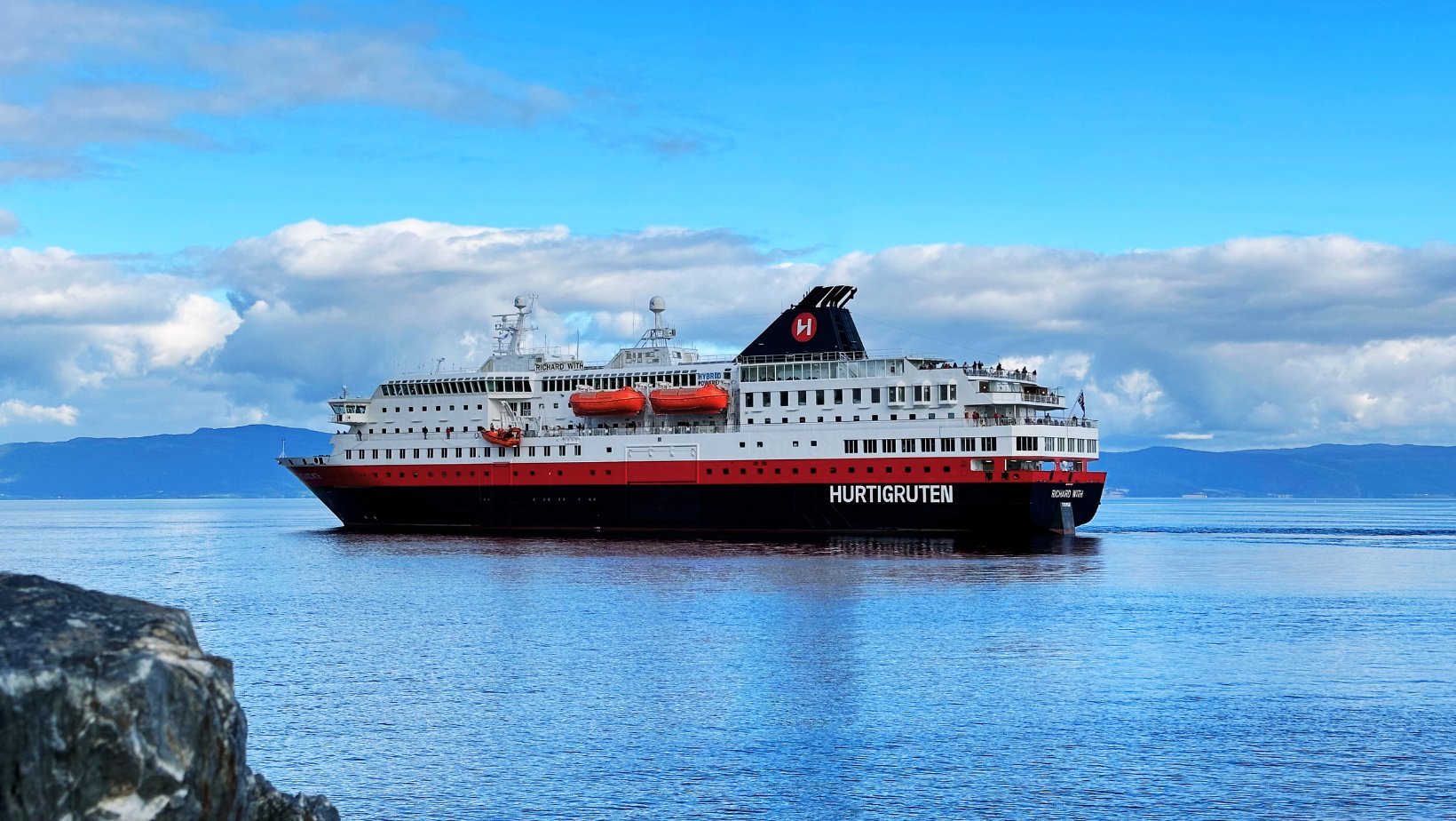 Hurtigruten coastal ferry leaving Trondheim. Photo: David Nikel.
