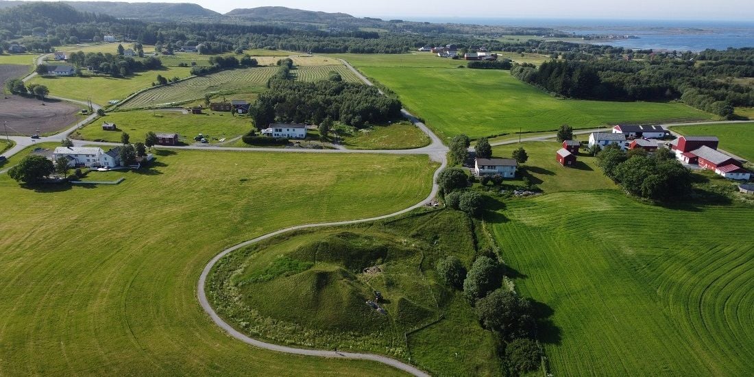 Viking ship mound in central Norway. Photo: Hanne Bryn, NTNU Science Museum.