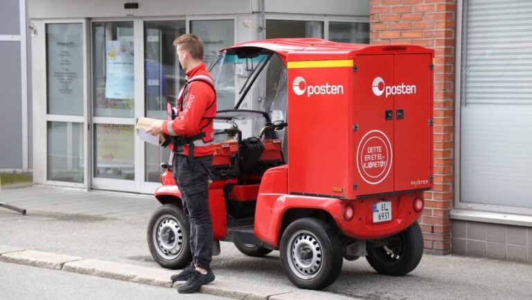Norwegian post delivery vehicle in Haugesund. Photo: Tupungato / Shutterstock.com.