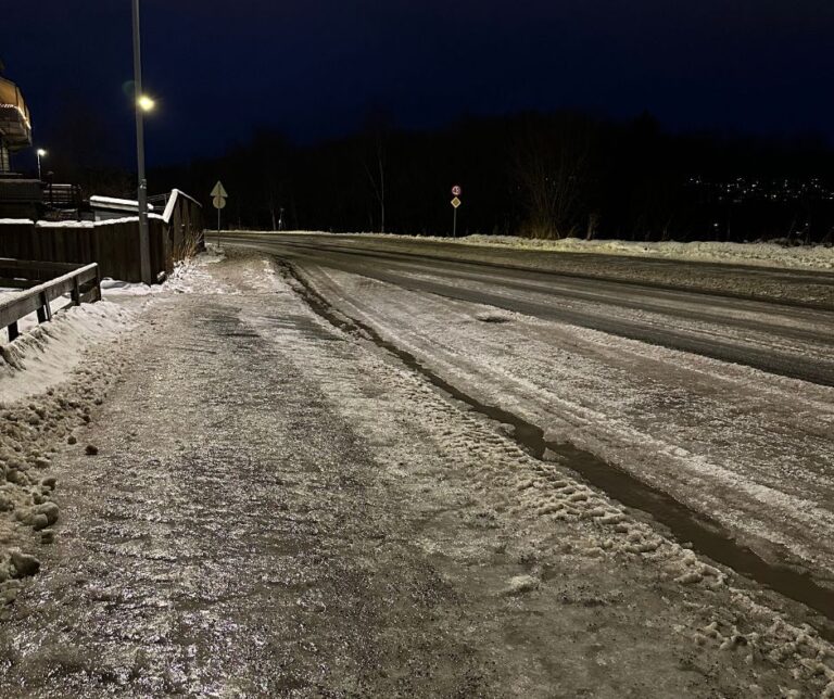 Icy pavement and road in Trondheim, Norway. Photo: David Nikel.