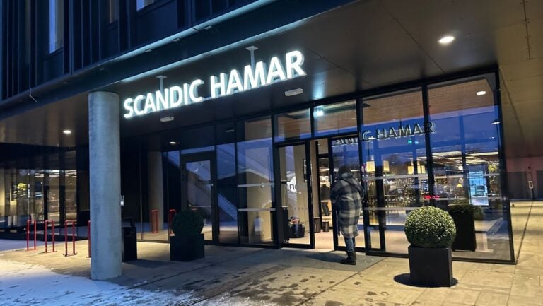 Hotel entrance of Scandic Hamar. Photo: David Nikel.