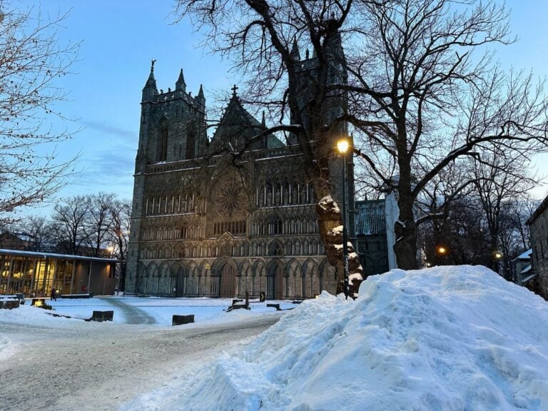 Nidaros Cathedral behind a pile of snow. Photo: David Nikel.