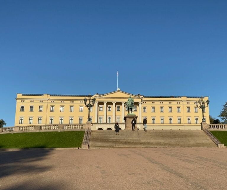 The Royal Palace in Oslo. Photo: David Nikel.