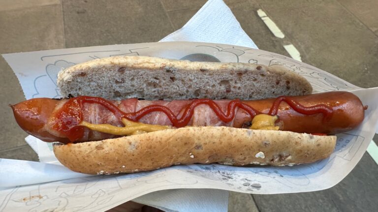 Baconpølse served in bread. Photo: David Nikel.