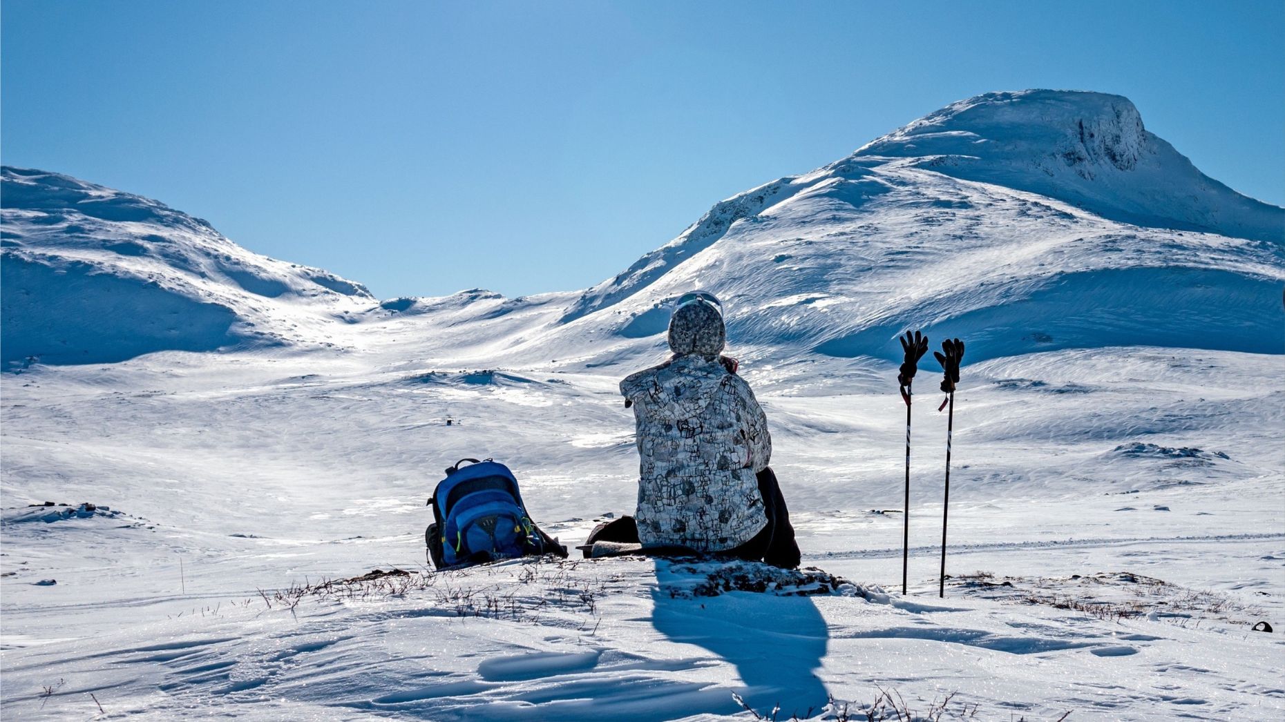 Easter skier in Norway, snowy landscape.