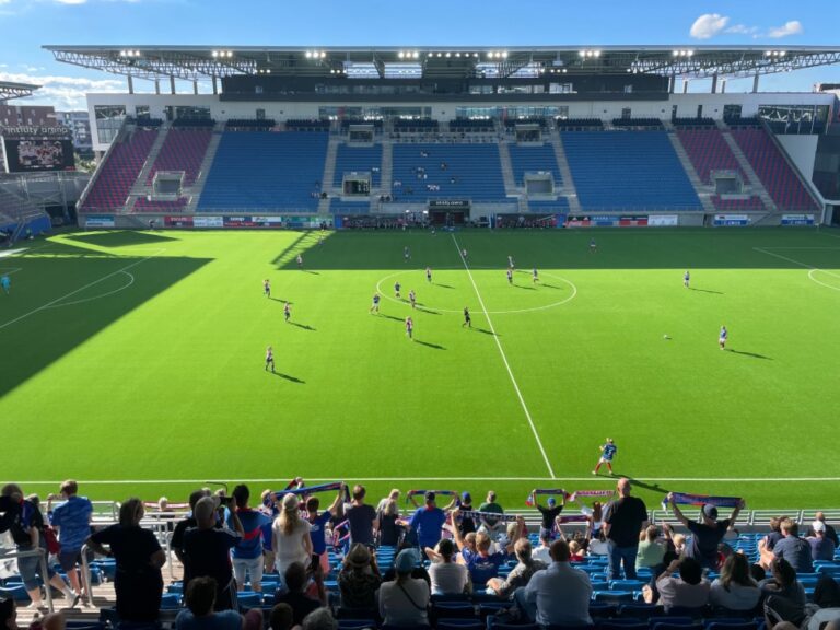 Vålerenga women’s team playing at Intility Arena in Oslo. Photo: David Nikel.