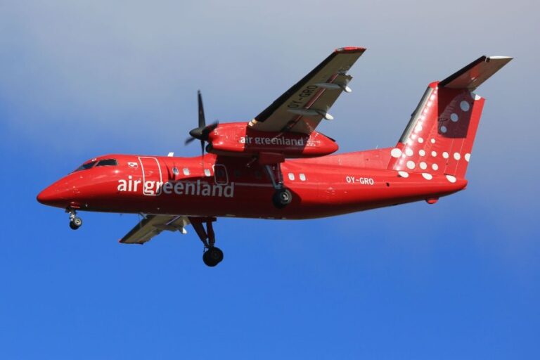 Air Greenland plane in Iceland. Photo: Markus Mainka / Shutterstock.com.