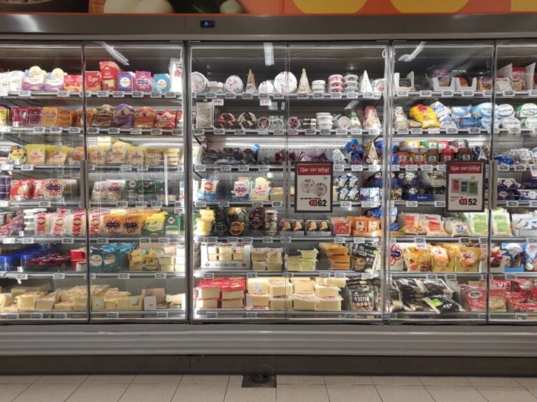 A range of cheese in a Norwegian supermarket. Photo: SiljeAO / Shutterstock.com.