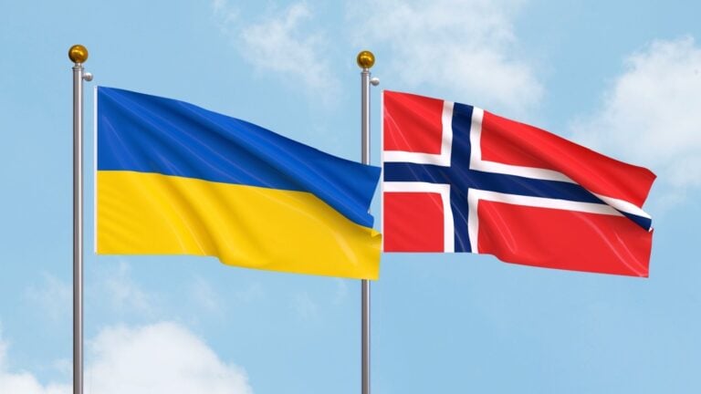 Flags of Ukraine and Norway.