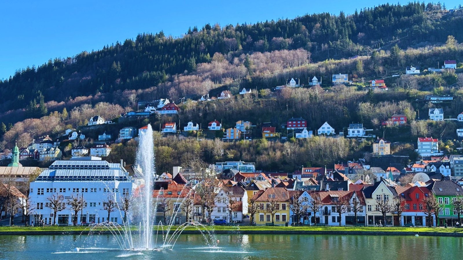 The lake and fountain at the heart of Bergen. Photo: David Nikel.