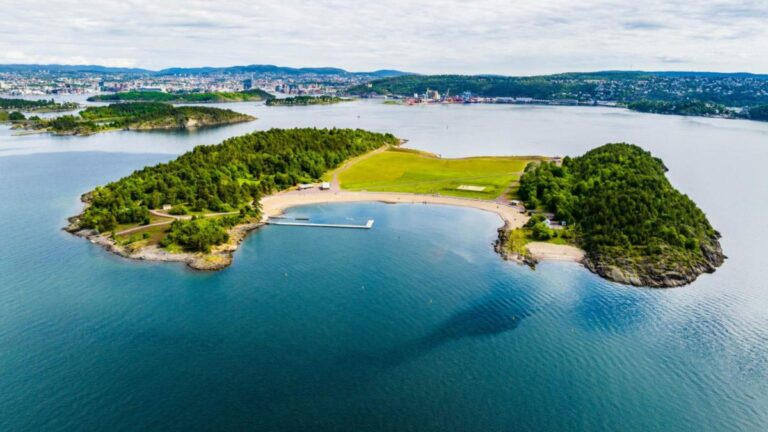 Beach on Langøyene, Oslo. Photo: Halvor Pritzlaff Njerve / Visit Oslo.