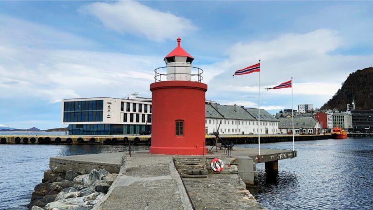 Molja Lighthouse in Ålesund, Norway. Photo: David Nikel.