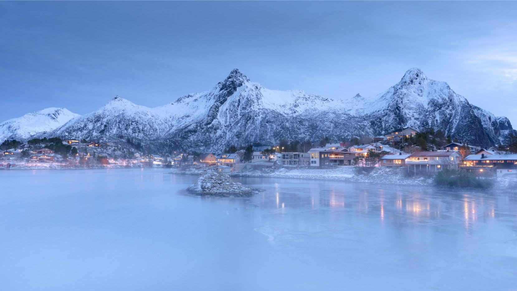 Svolvær waterfront in the mist.